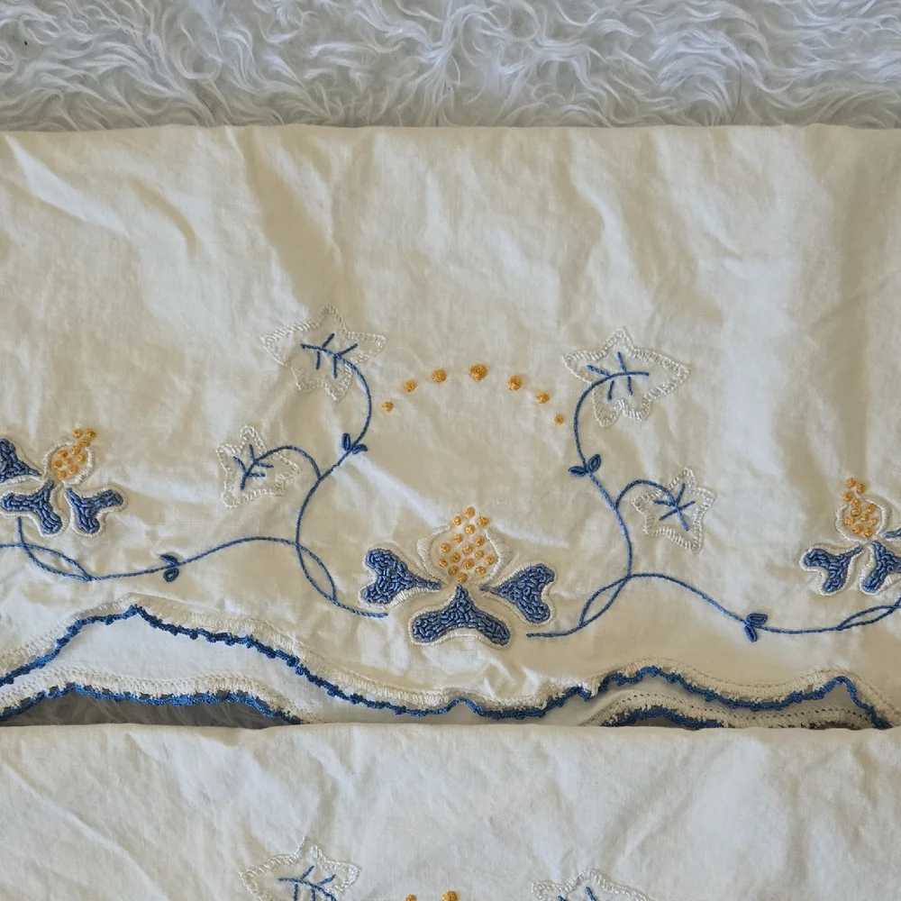 Source Unknown Cream and Blue‎ Floral Embroidered Sheets